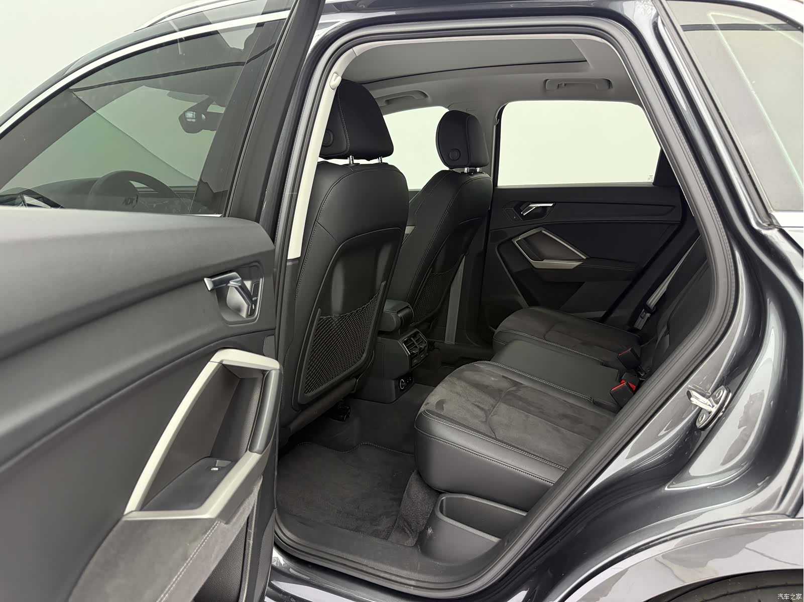 Audi Q3, 2022 10