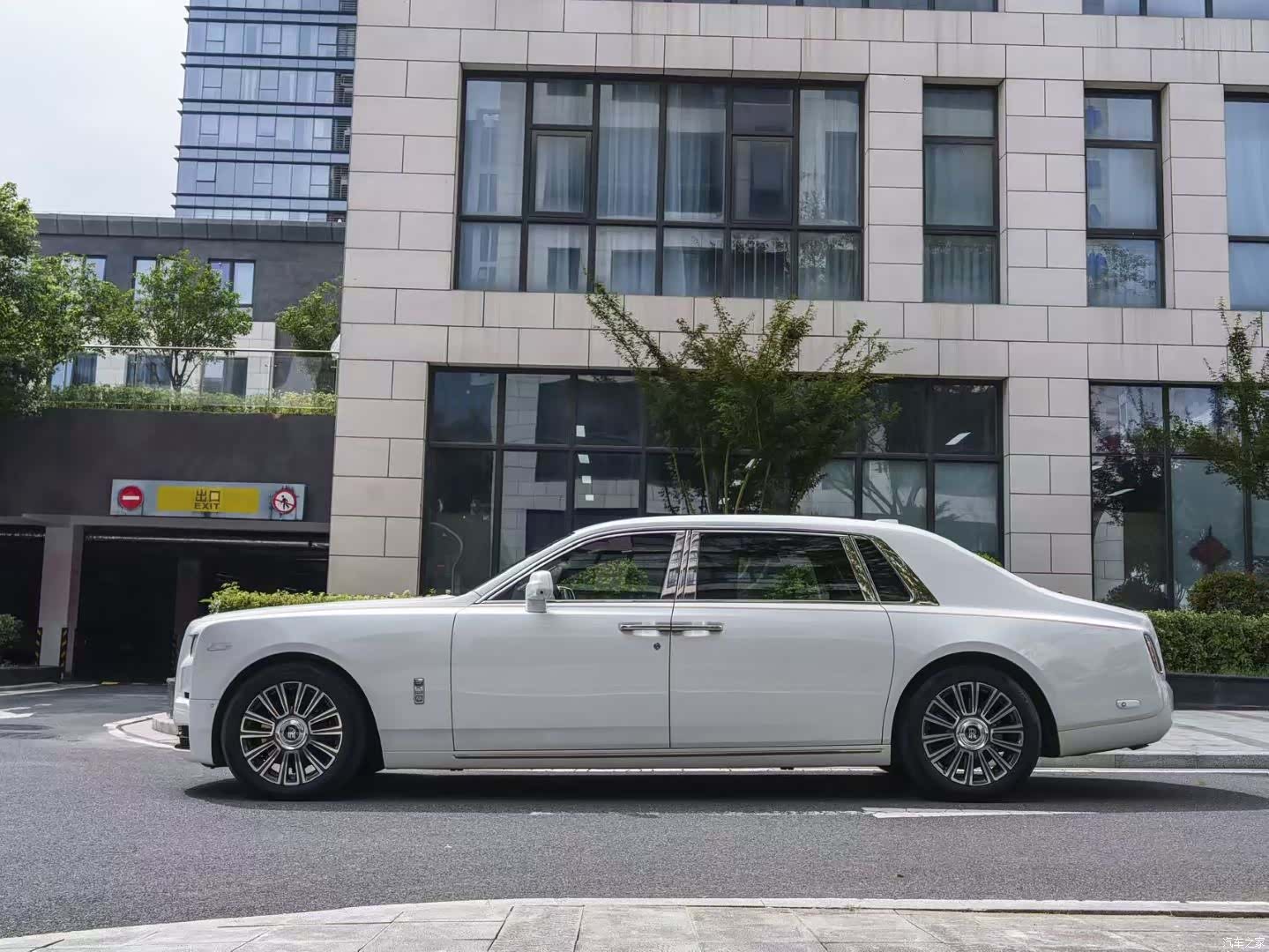 Rolls-Royce Phantom, 2022 2