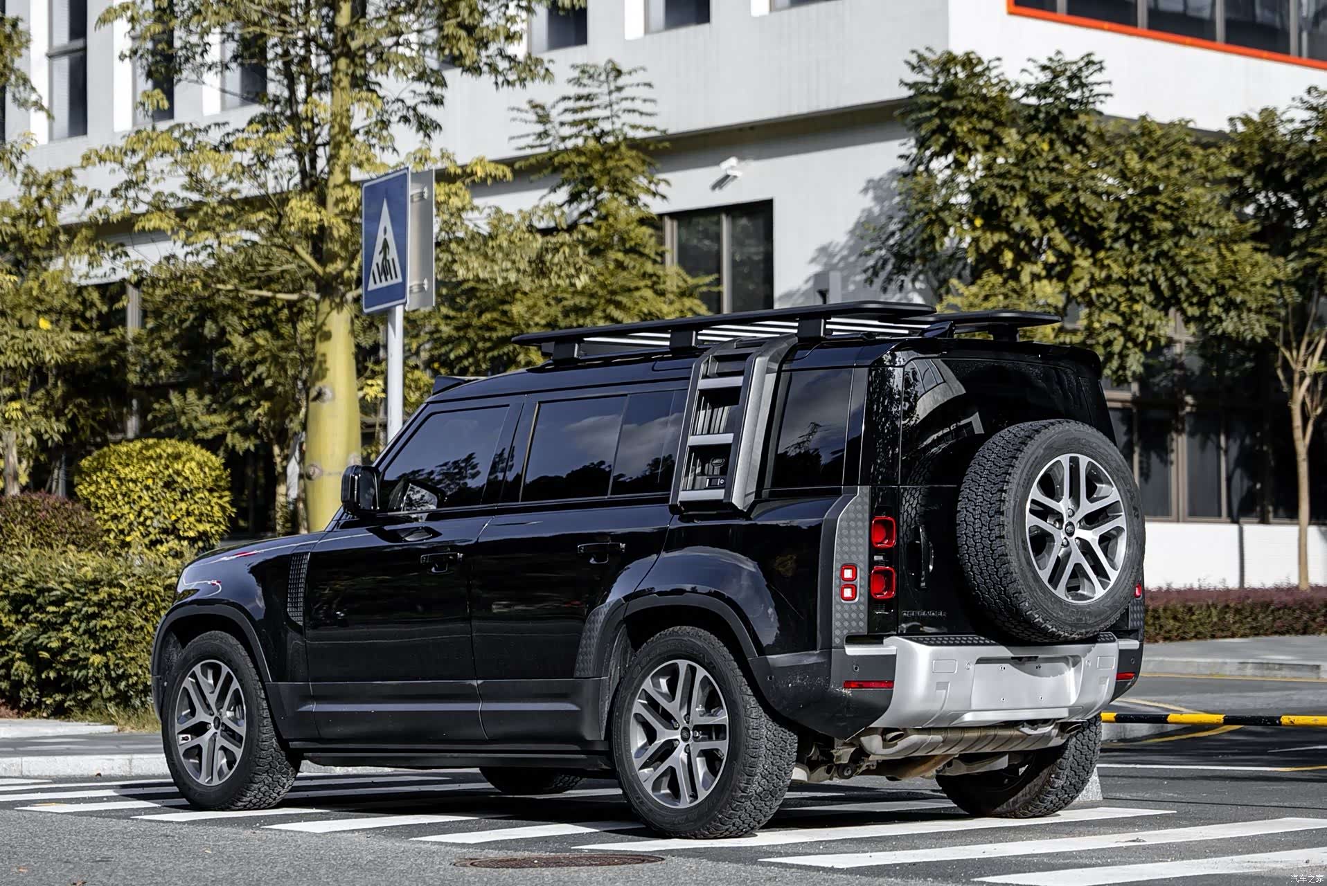 Land Rover Defender, 2022 23