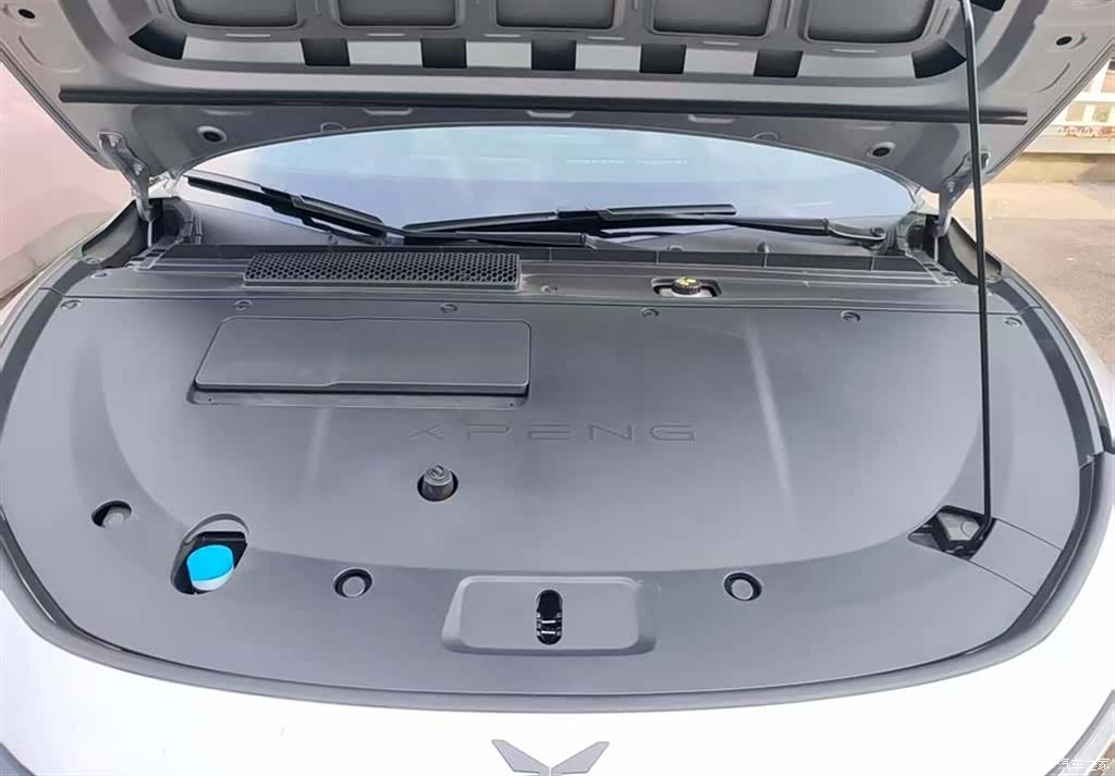 Xpeng P7, 2025 4