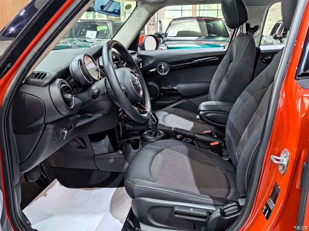 Mini ONE, 2019 6