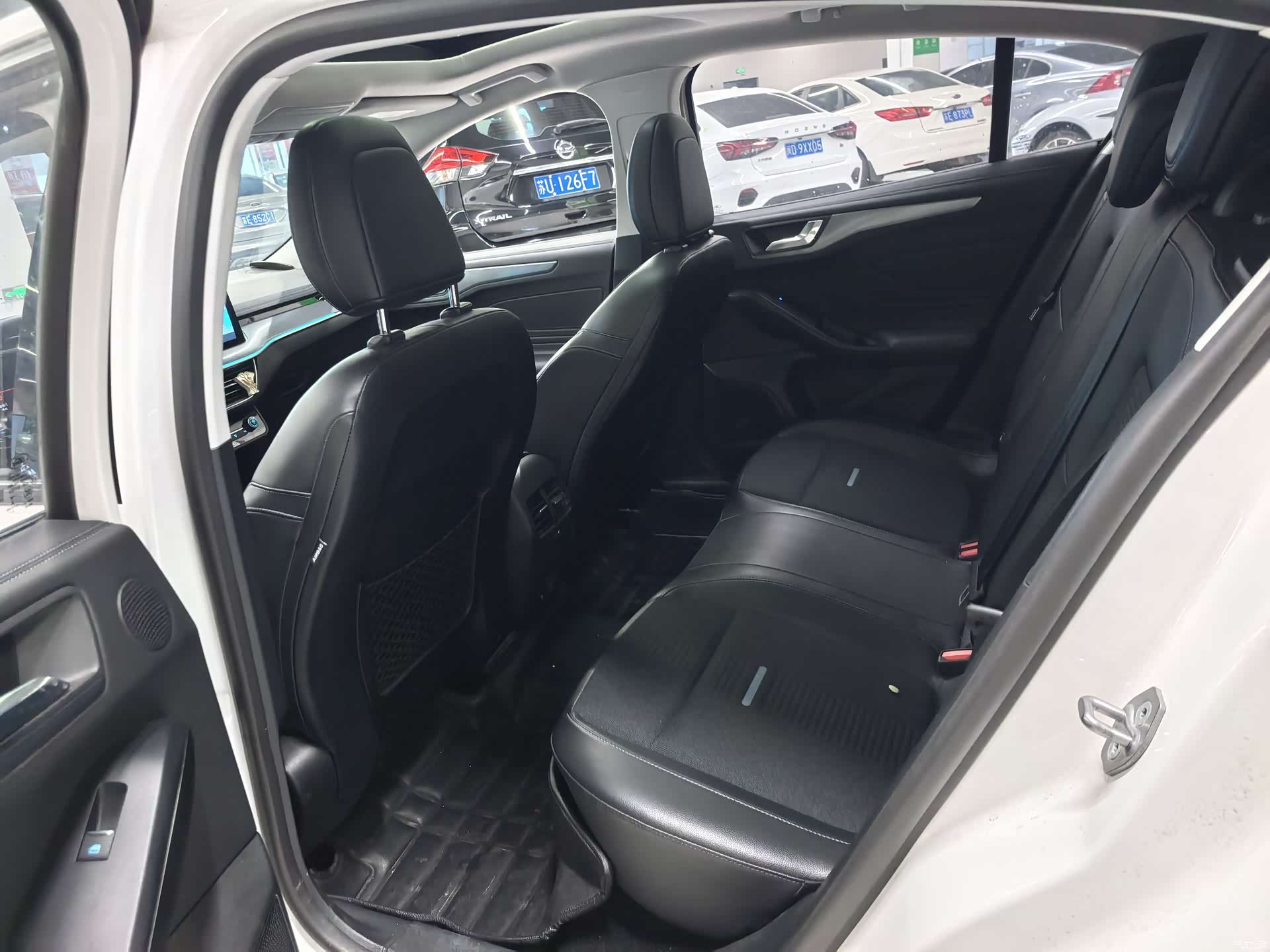 Ford Focus, 2022 8