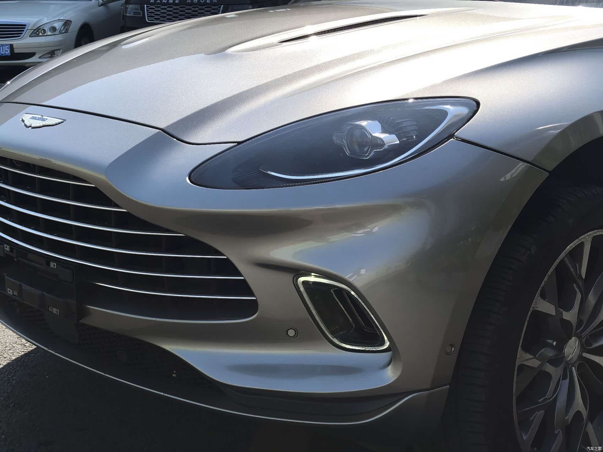 Aston Martin DBX, 2023 4