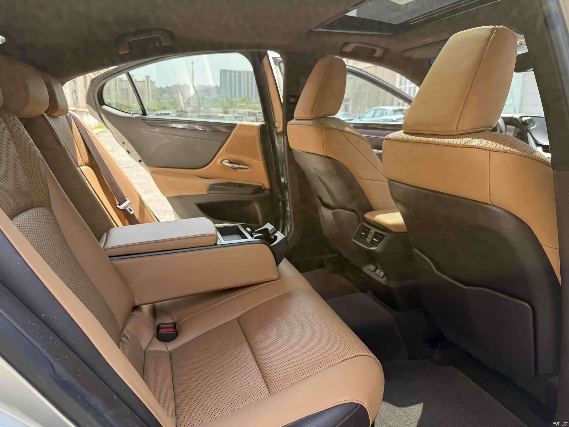 Lexus ES, 2019 17