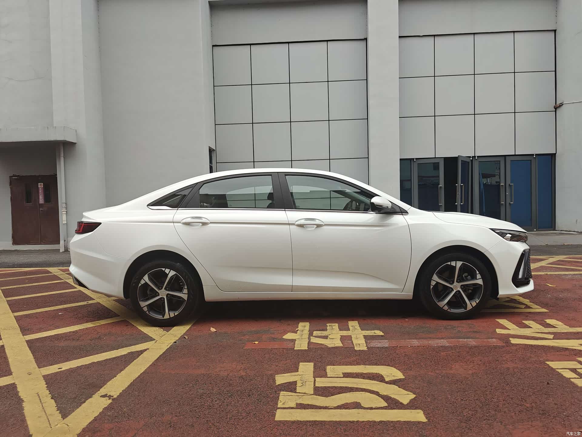 Geely Emgrand, 2022 19