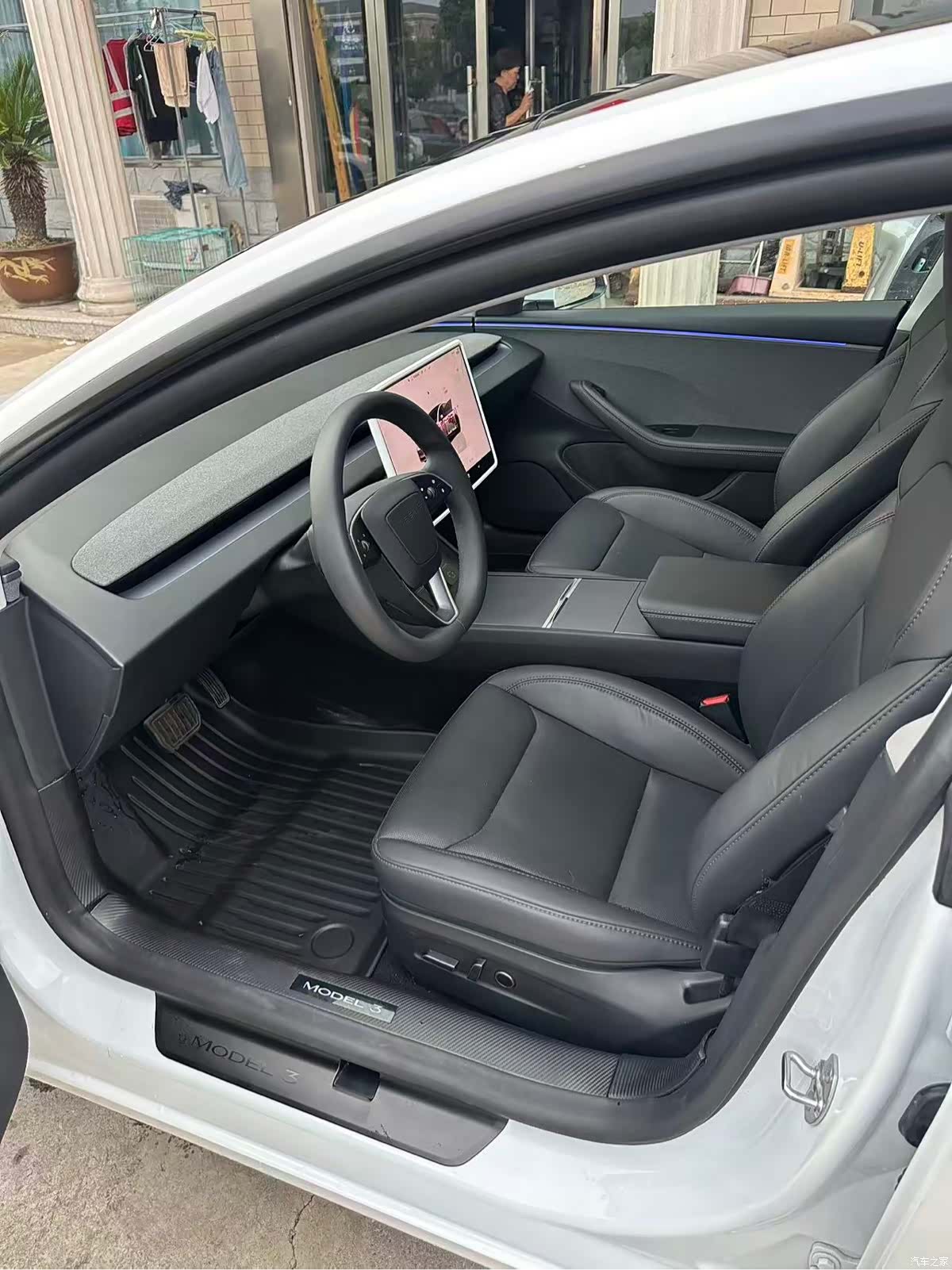 Tesla Model 3, 2025 11