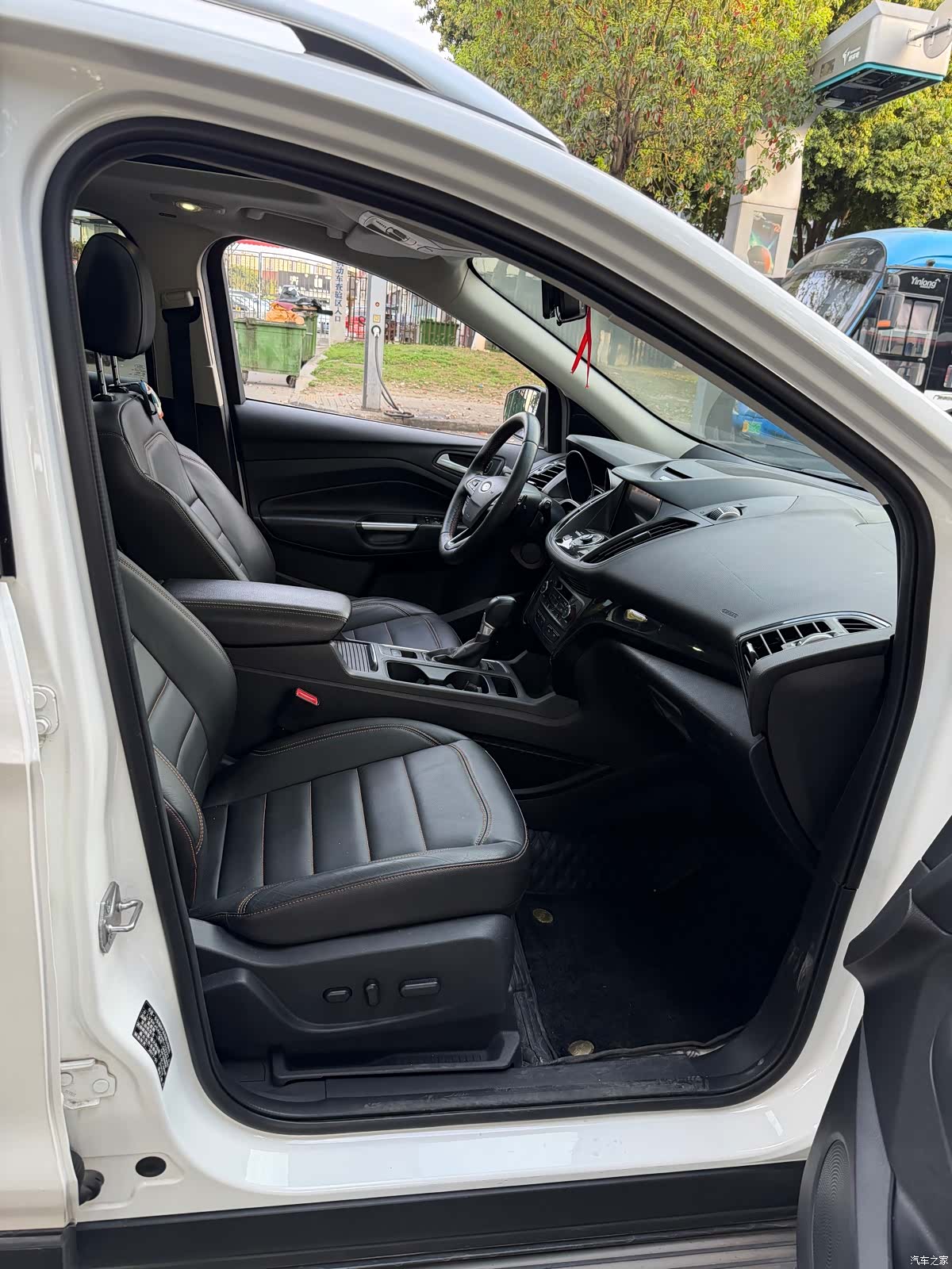 Ford Kuga, 2017 10