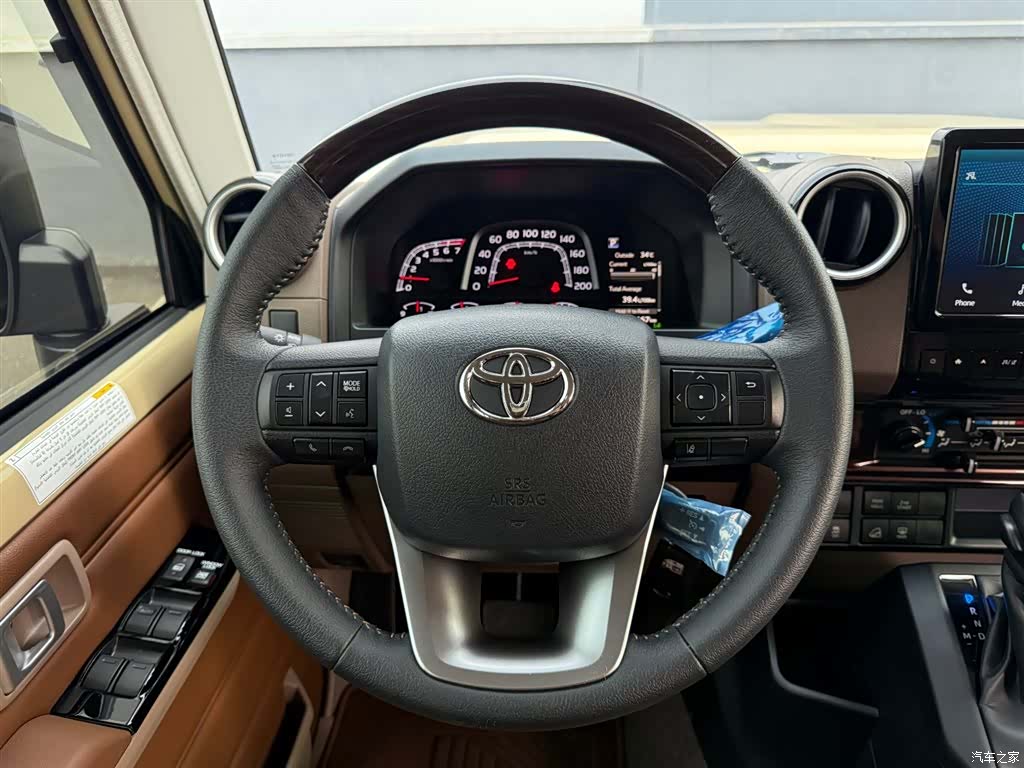 Toyota Land Cruiser, 2026 28