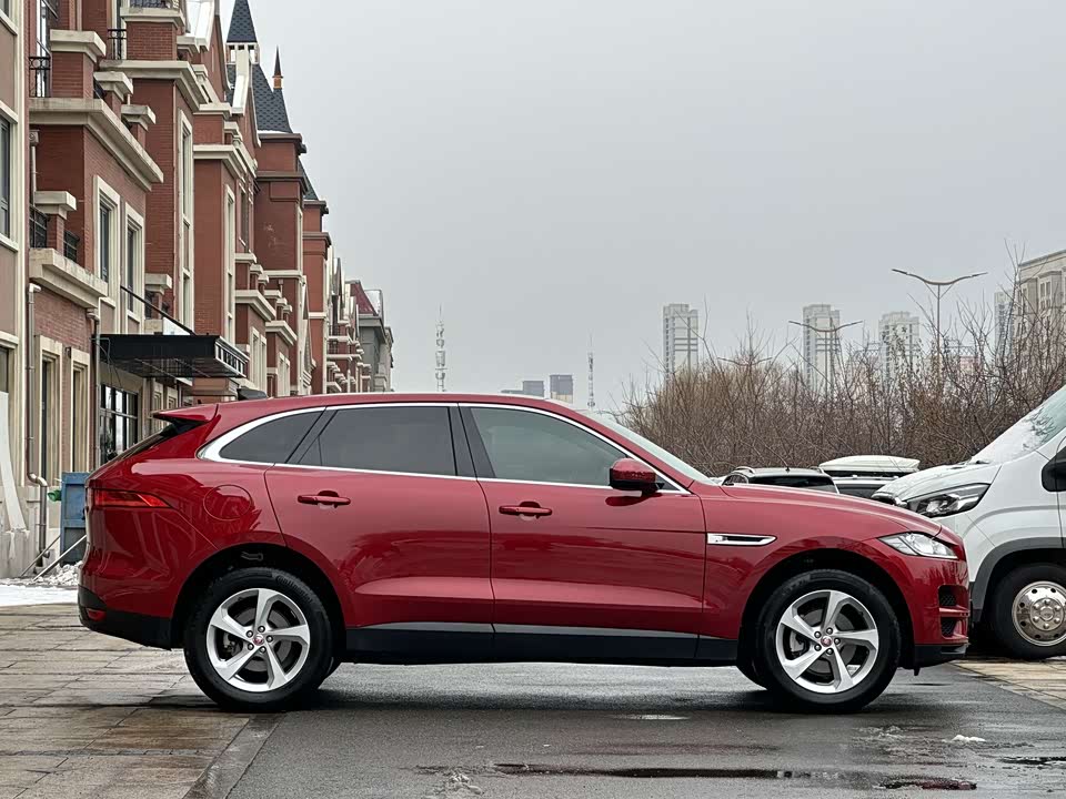 Jaguar F-PACE