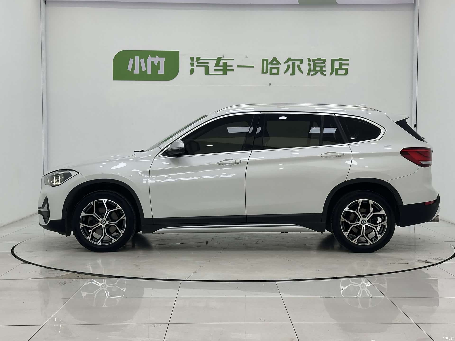 BMW X1, 2022 все фото