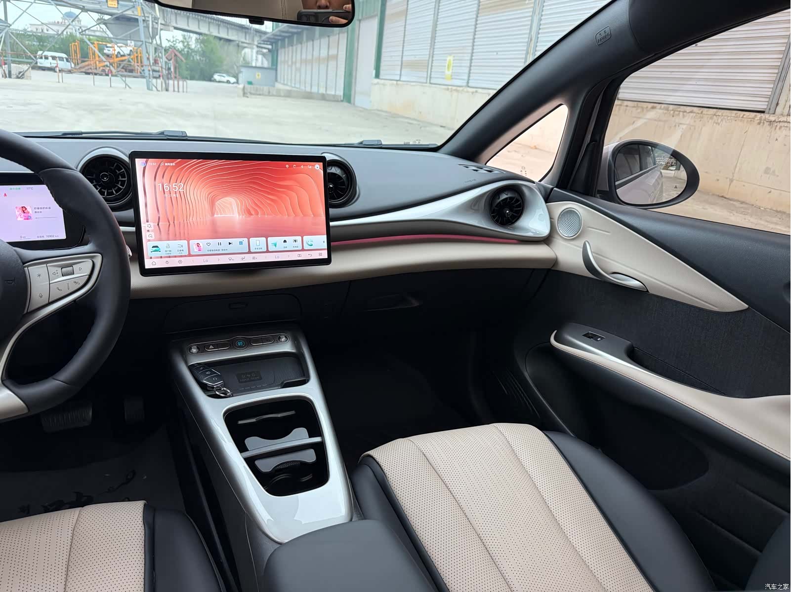 BYD Dolphin, 2025 9