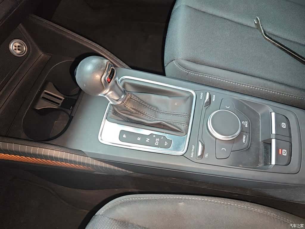 Audi Q2L, 2020 10