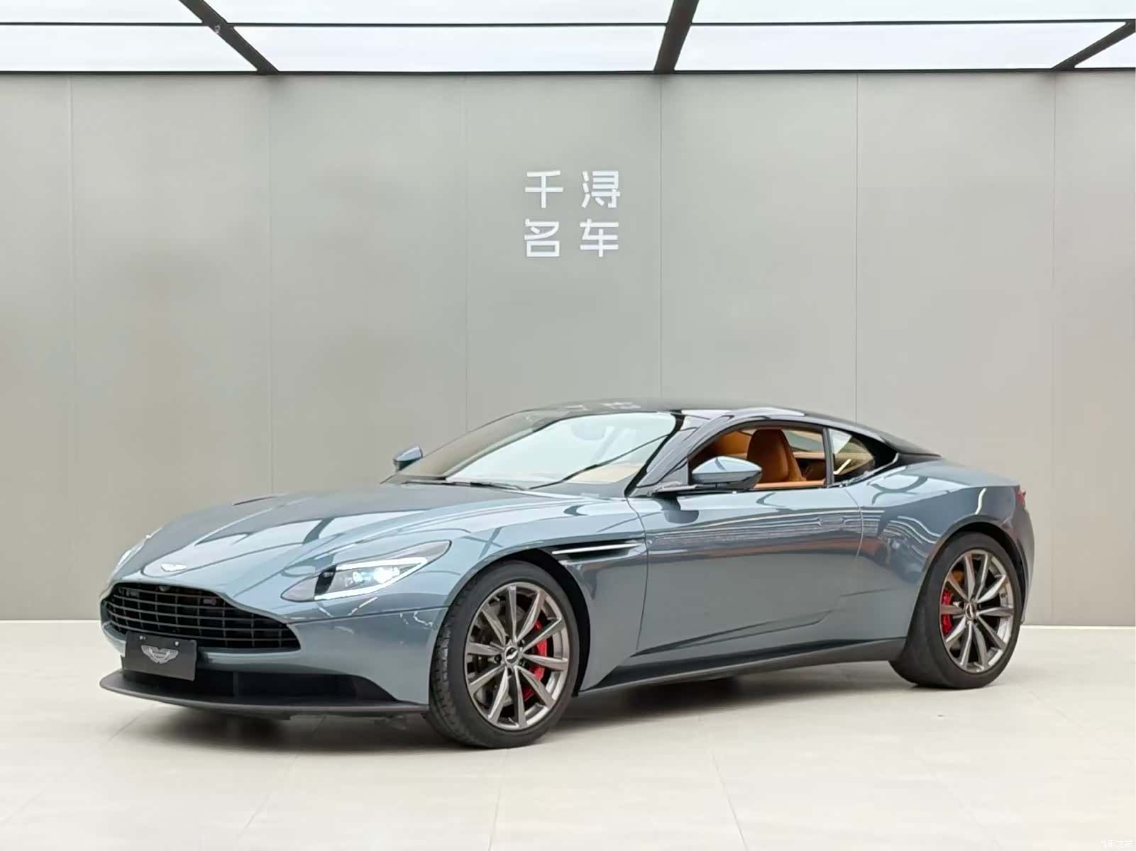 Aston Martin DB11, 2018 1