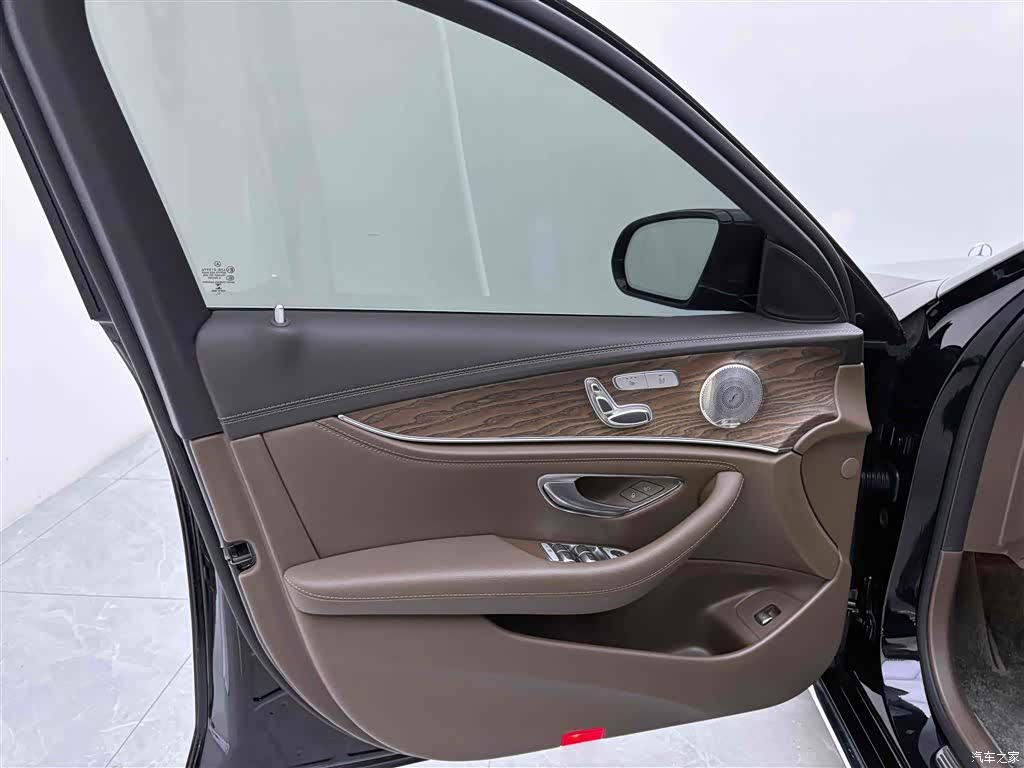 Mercedes-Benz E-Class, 2023 16