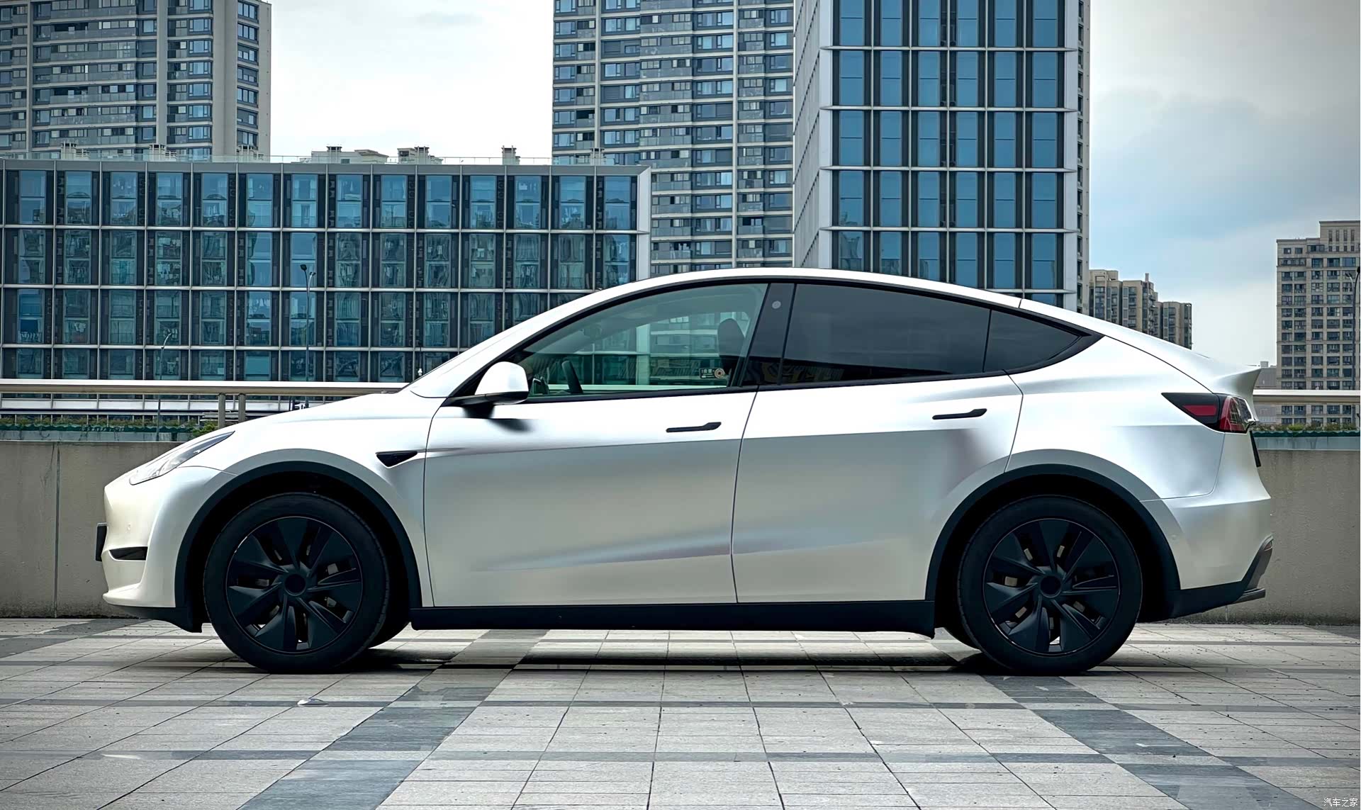 Tesla Model Y, 2023 4