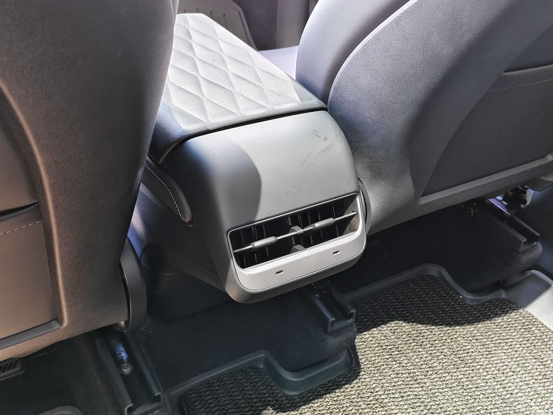 Tesla Model Y, 2023 13