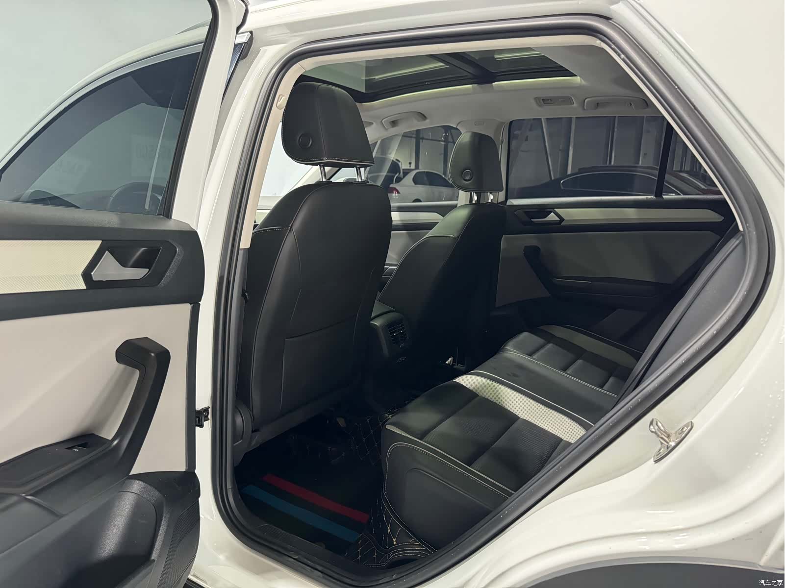 Volkswagen T-ROC, 2023 9