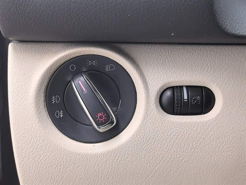 Volkswagen Passat Lingyu