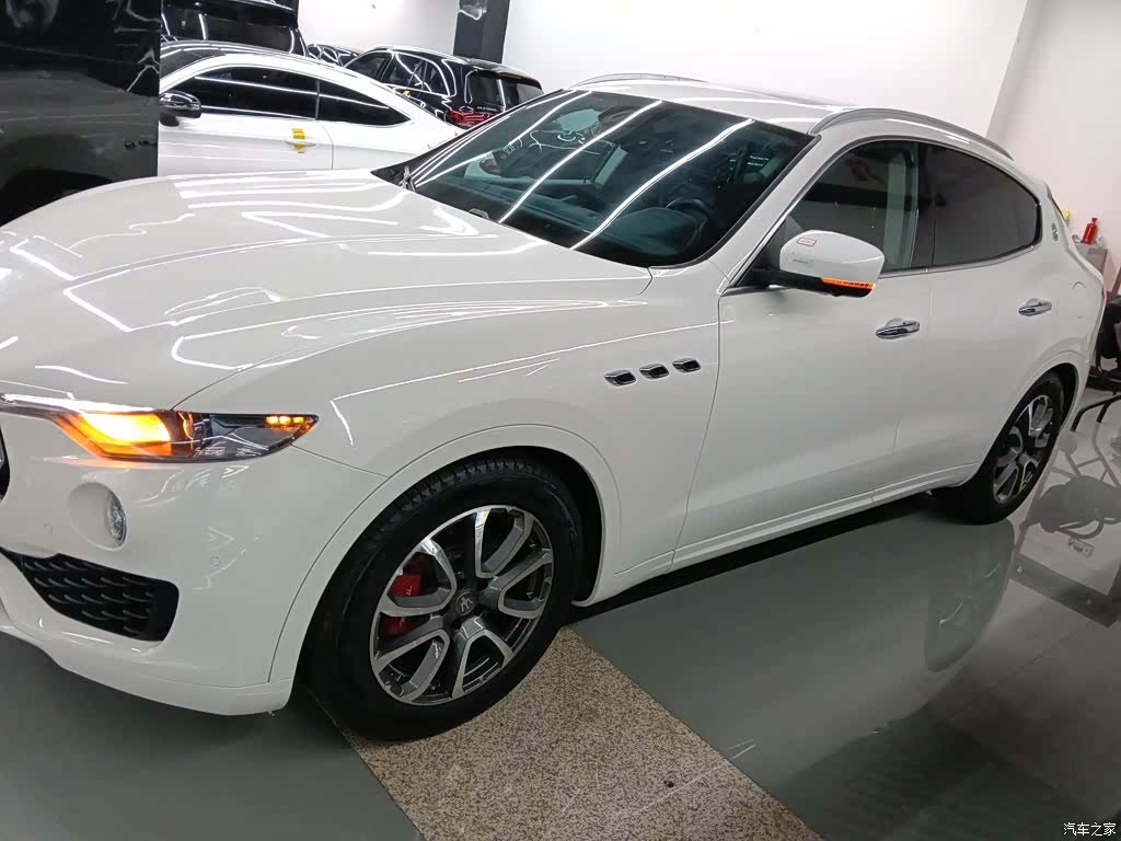 Maserati Levante, 2017 все фото