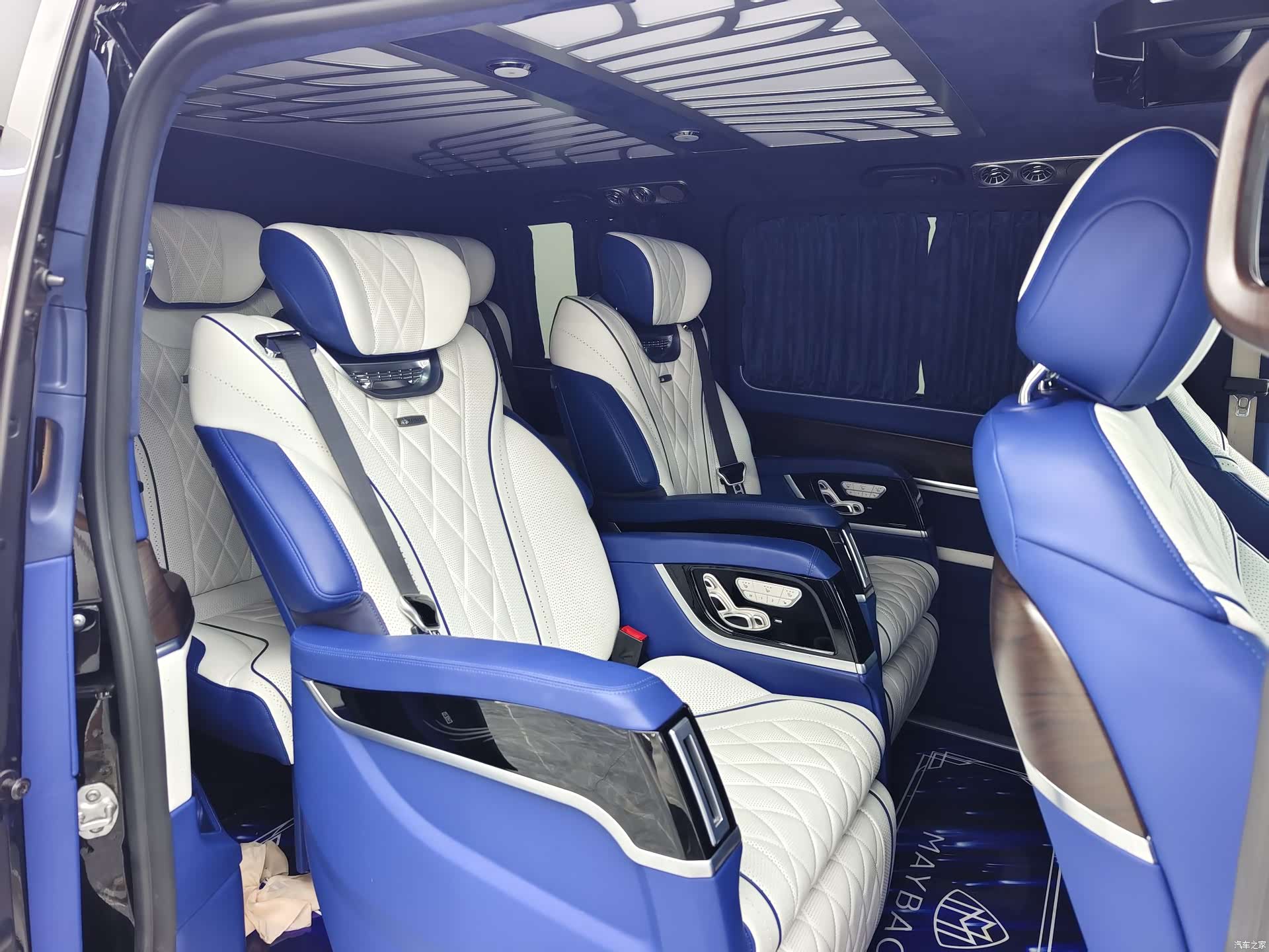 Mercedes-Benz V-Class, 2023 17