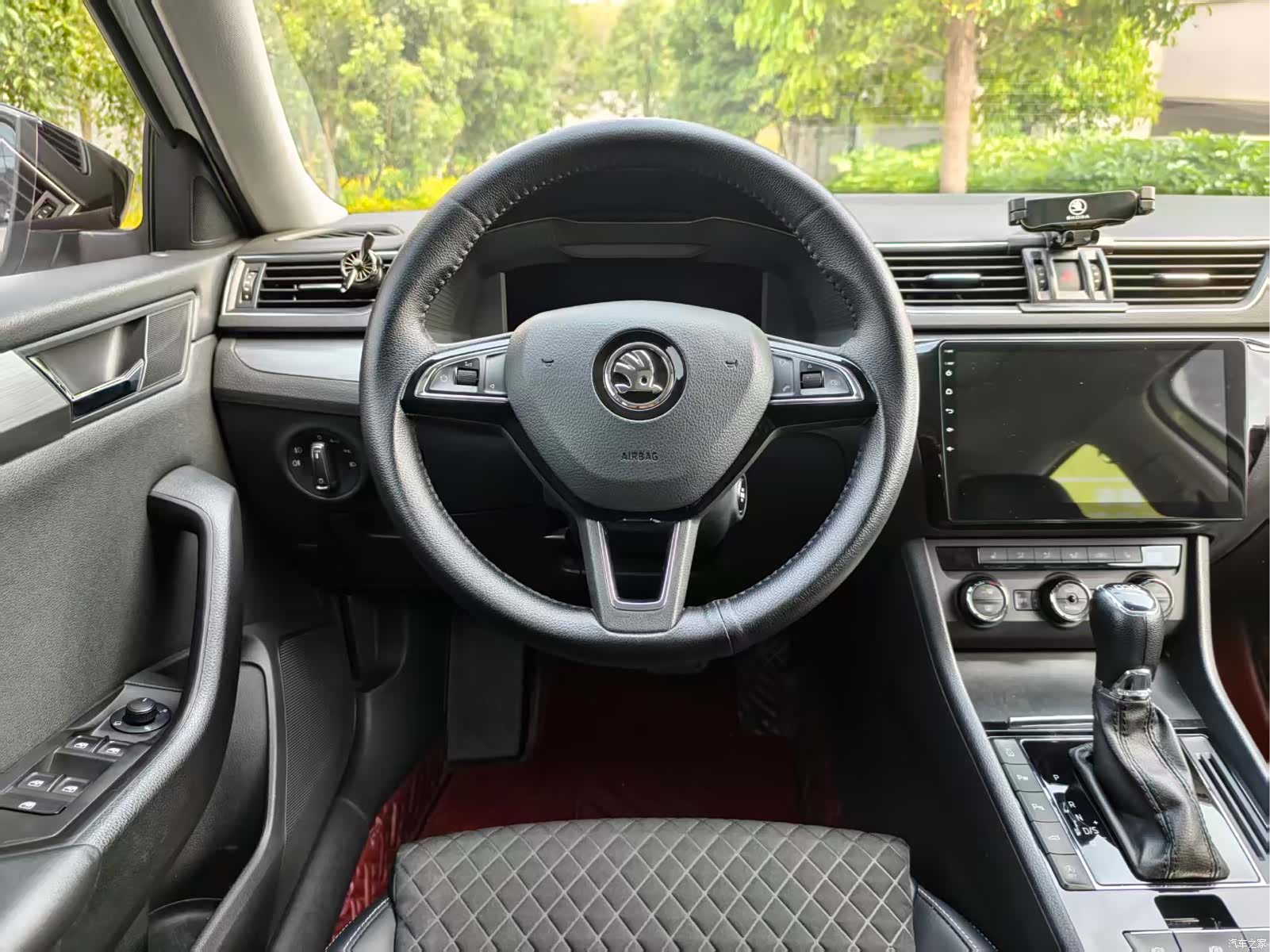 Skoda Superb, 2019 9