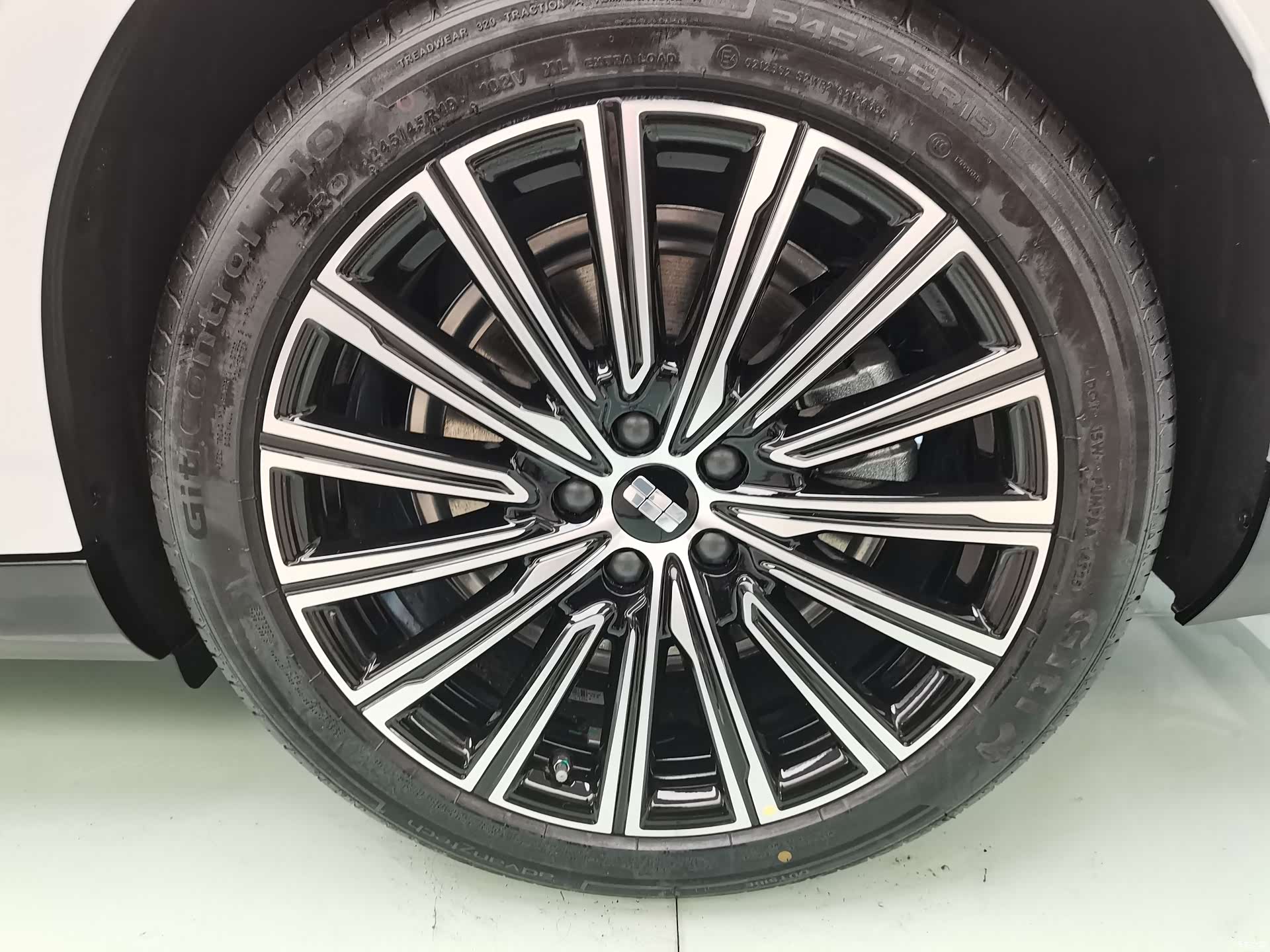 Geely 8, 2026 38