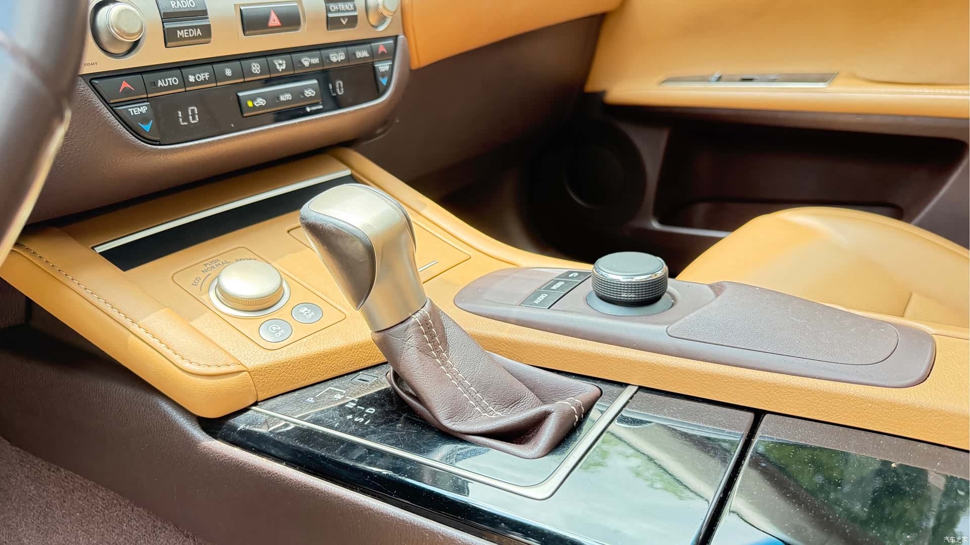 Lexus ES, 2016 14