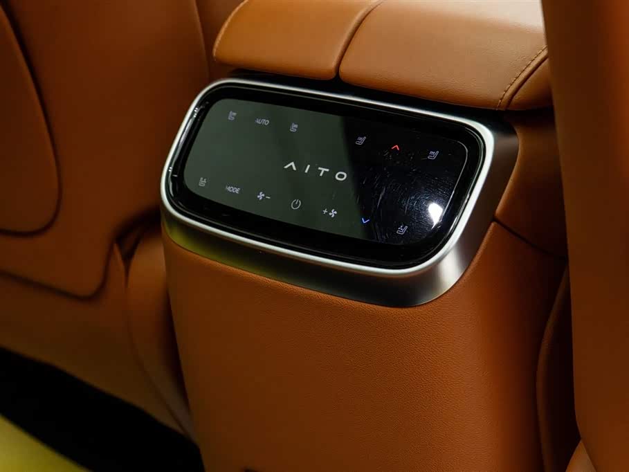 AITO Ask the world M7