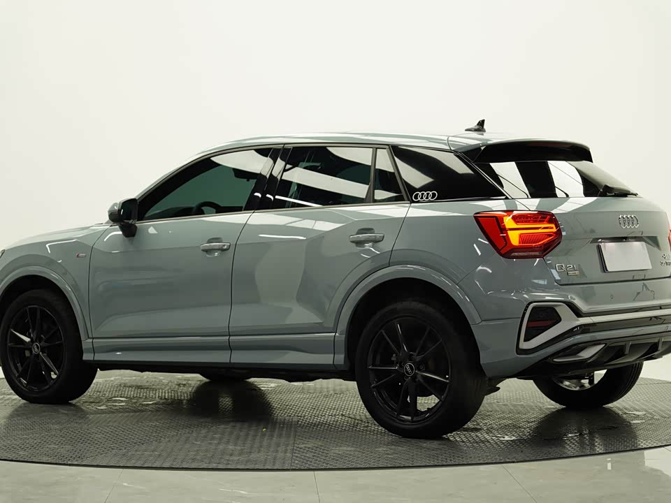 Audi Q2L