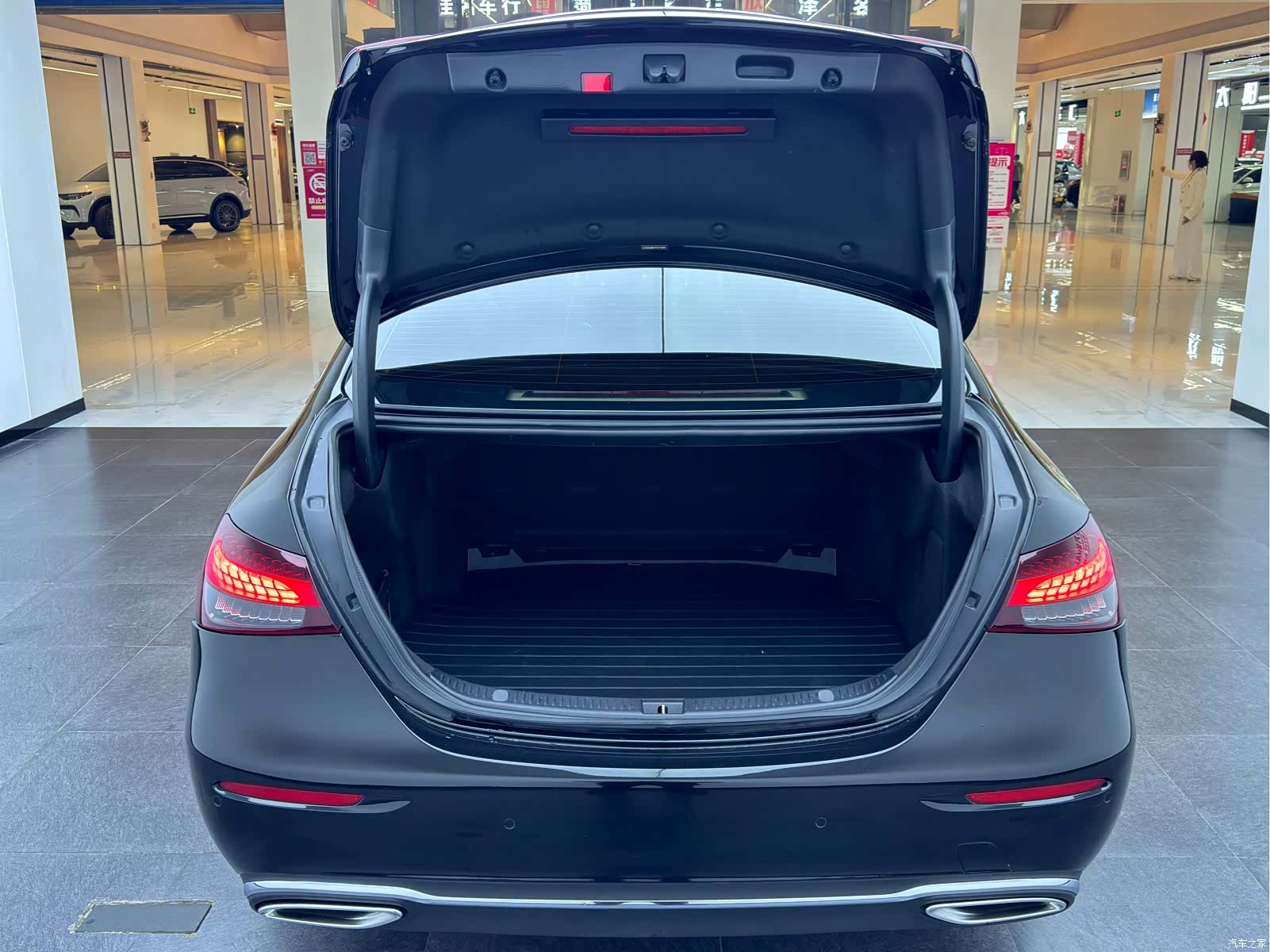 Mercedes-Benz E-Class, 2023 13