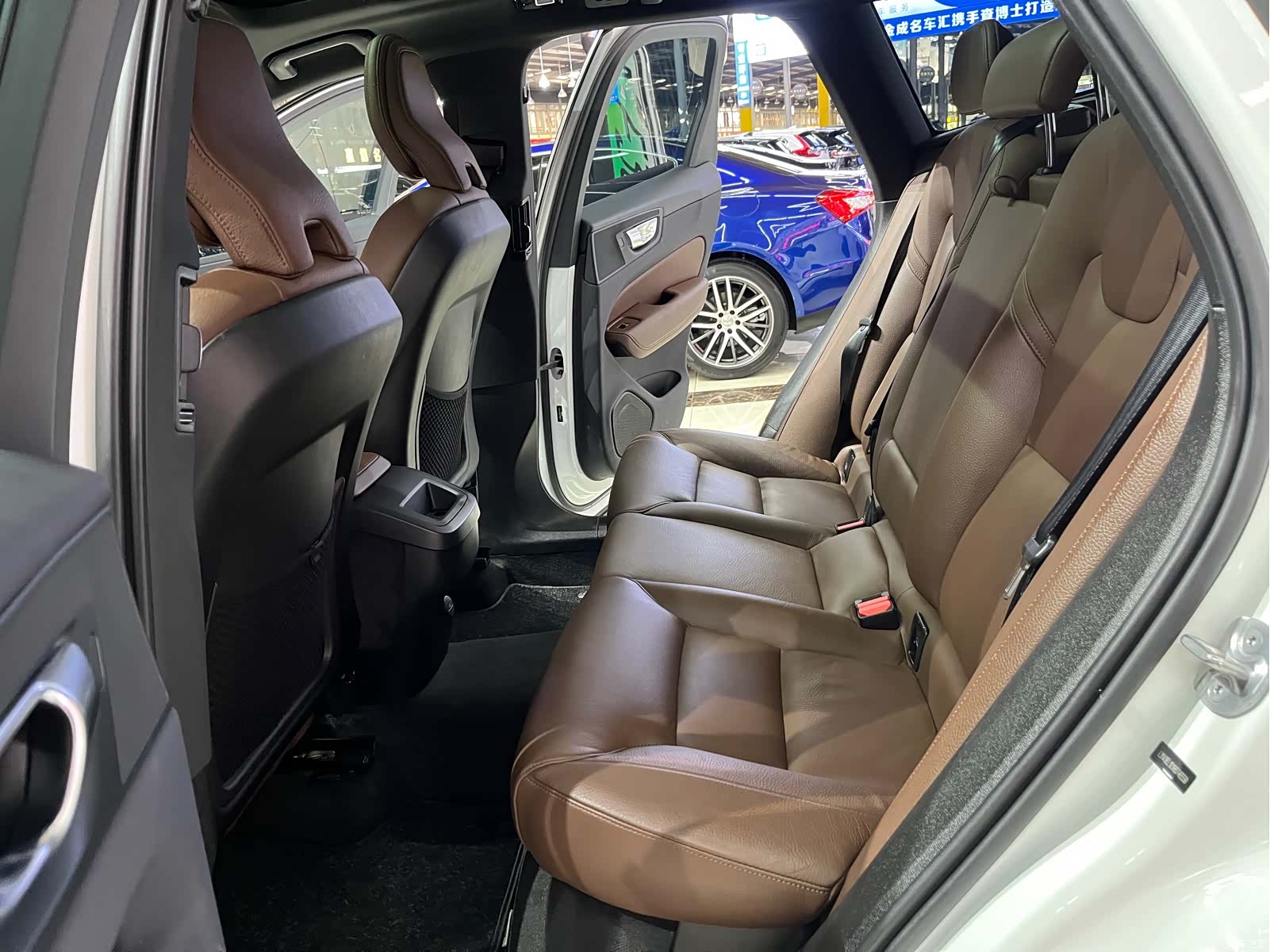 Volvo XC60, 2023 10