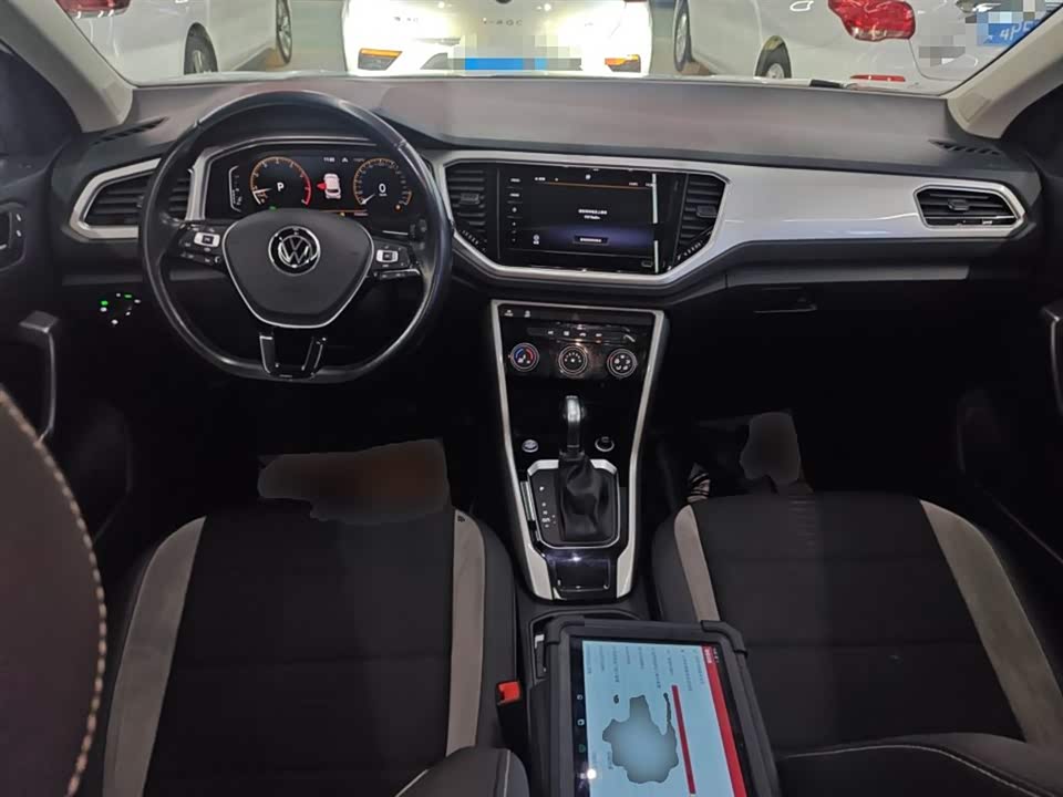 Volkswagen T-ROC exploring Songs