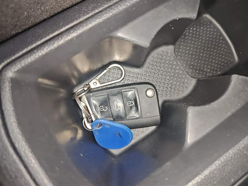 Volkswagen T-ROC exploring Songs