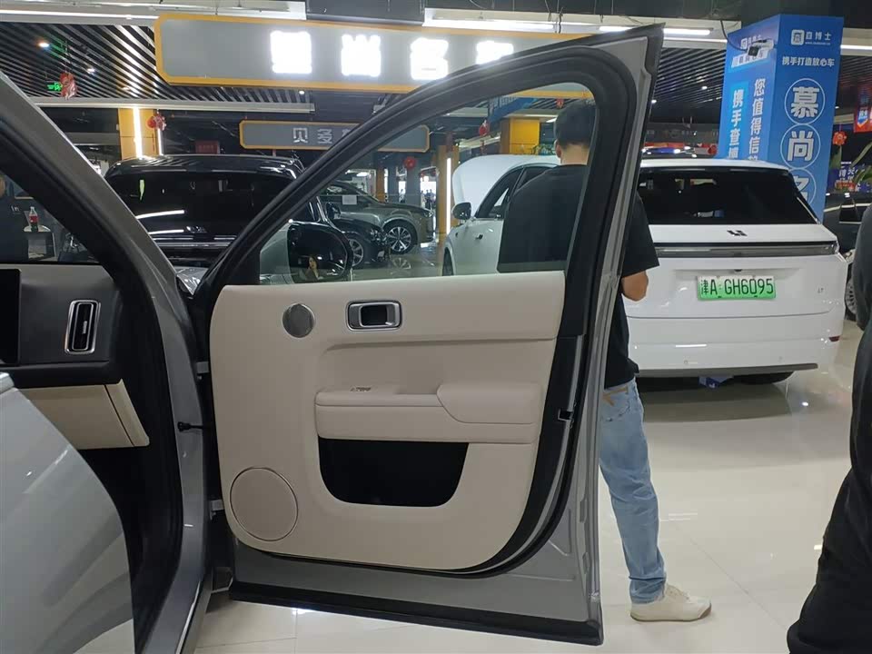 Li Auto Ideal L8