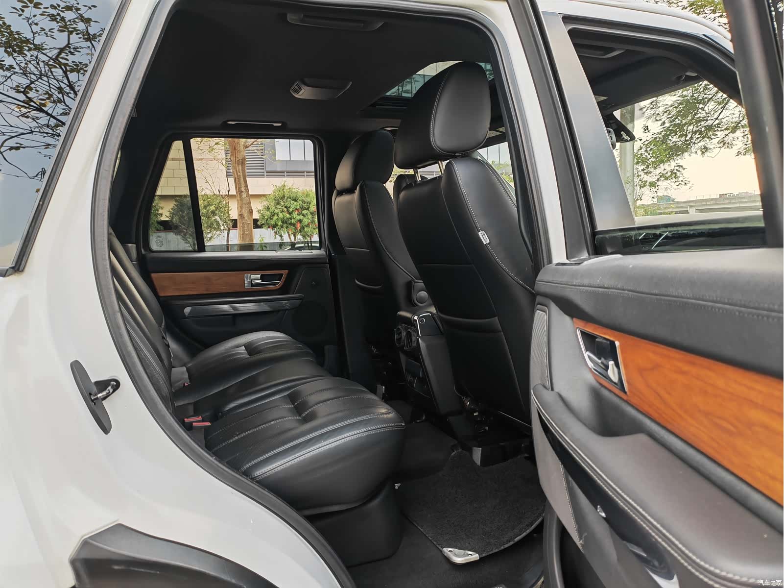 Land Rover Range Rover, 2011 16