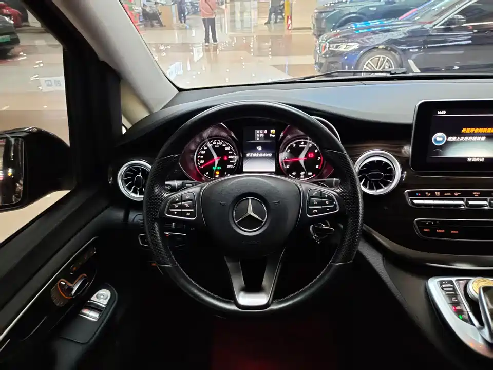 Mercedes-Benz V-class