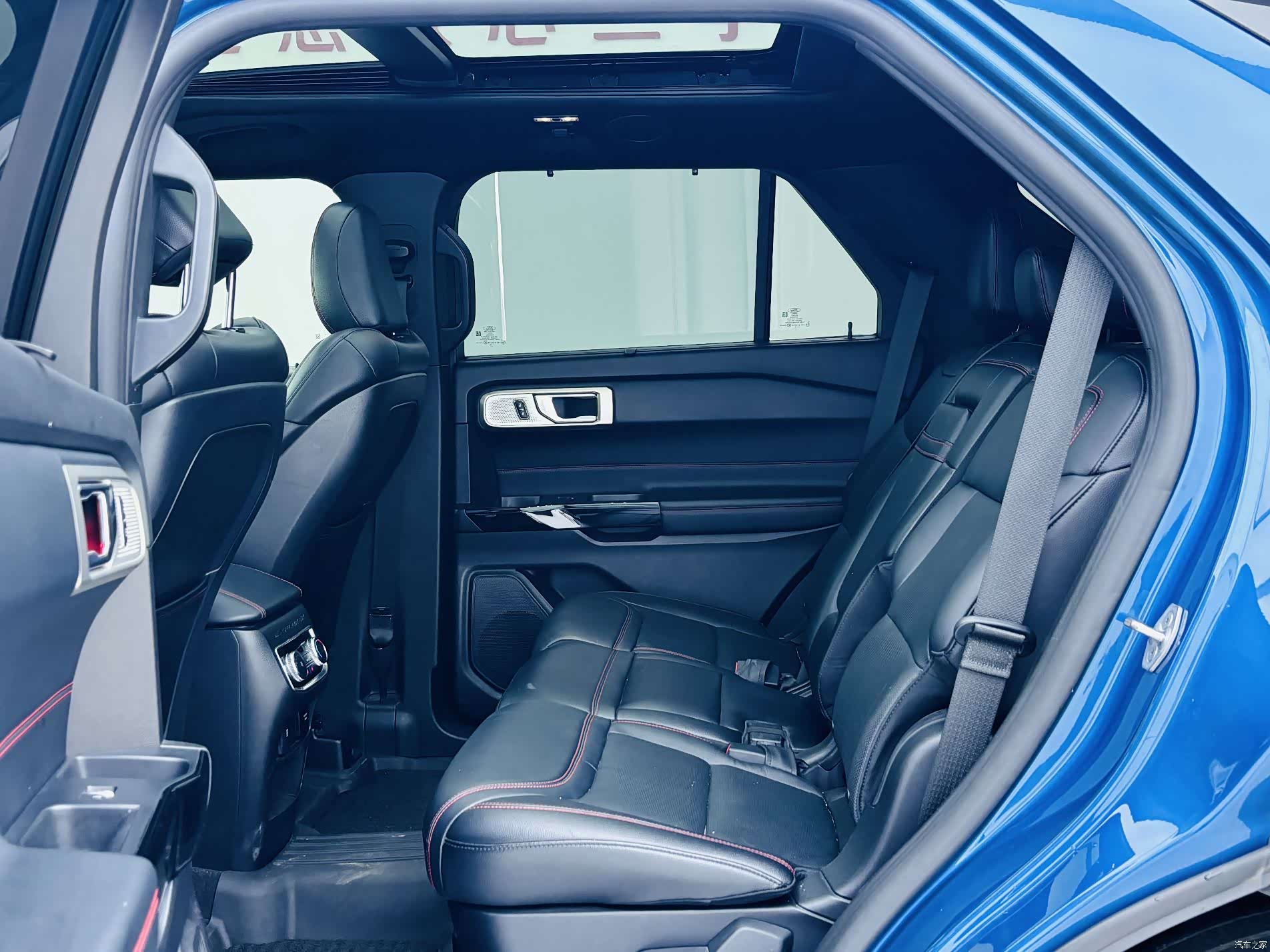 Ford Explorer, 2020 11