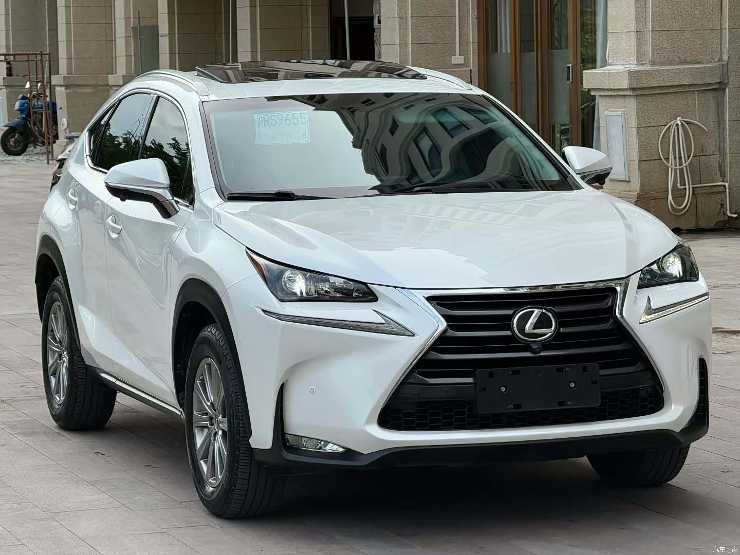 Lexus NX, 2016 1