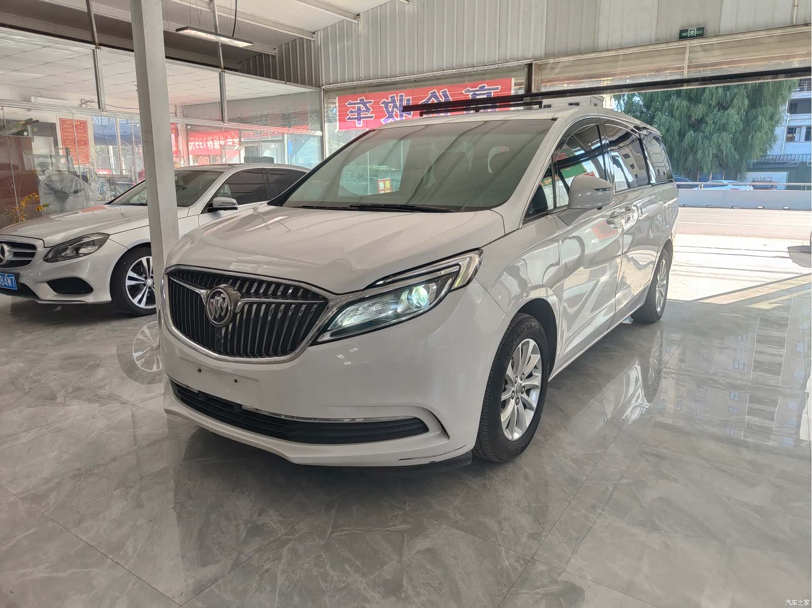 Buick GL8, 2019 1