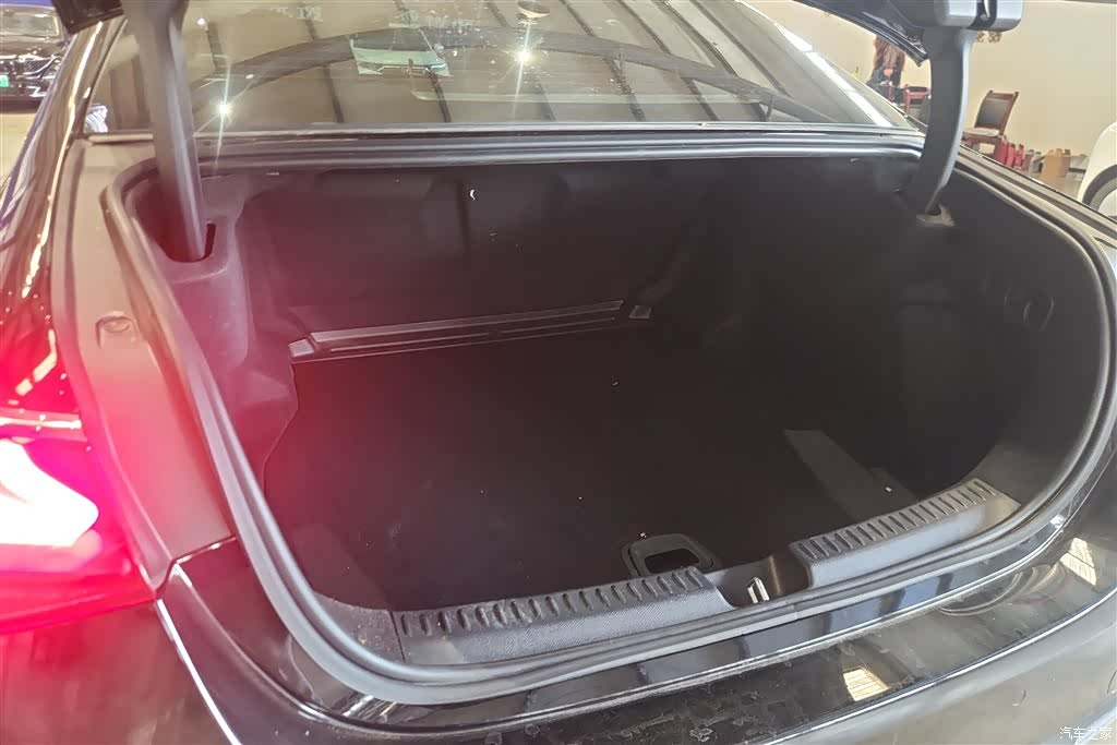 Mercedes-Benz E-Class, 2024 4