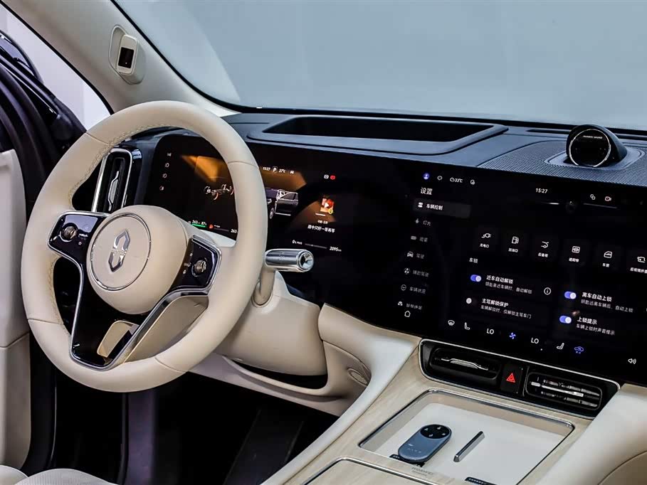 AITO Ask the world M8