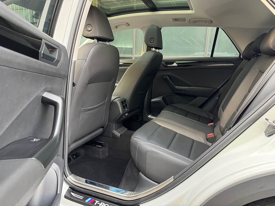 Volkswagen T-ROC exploring Songs