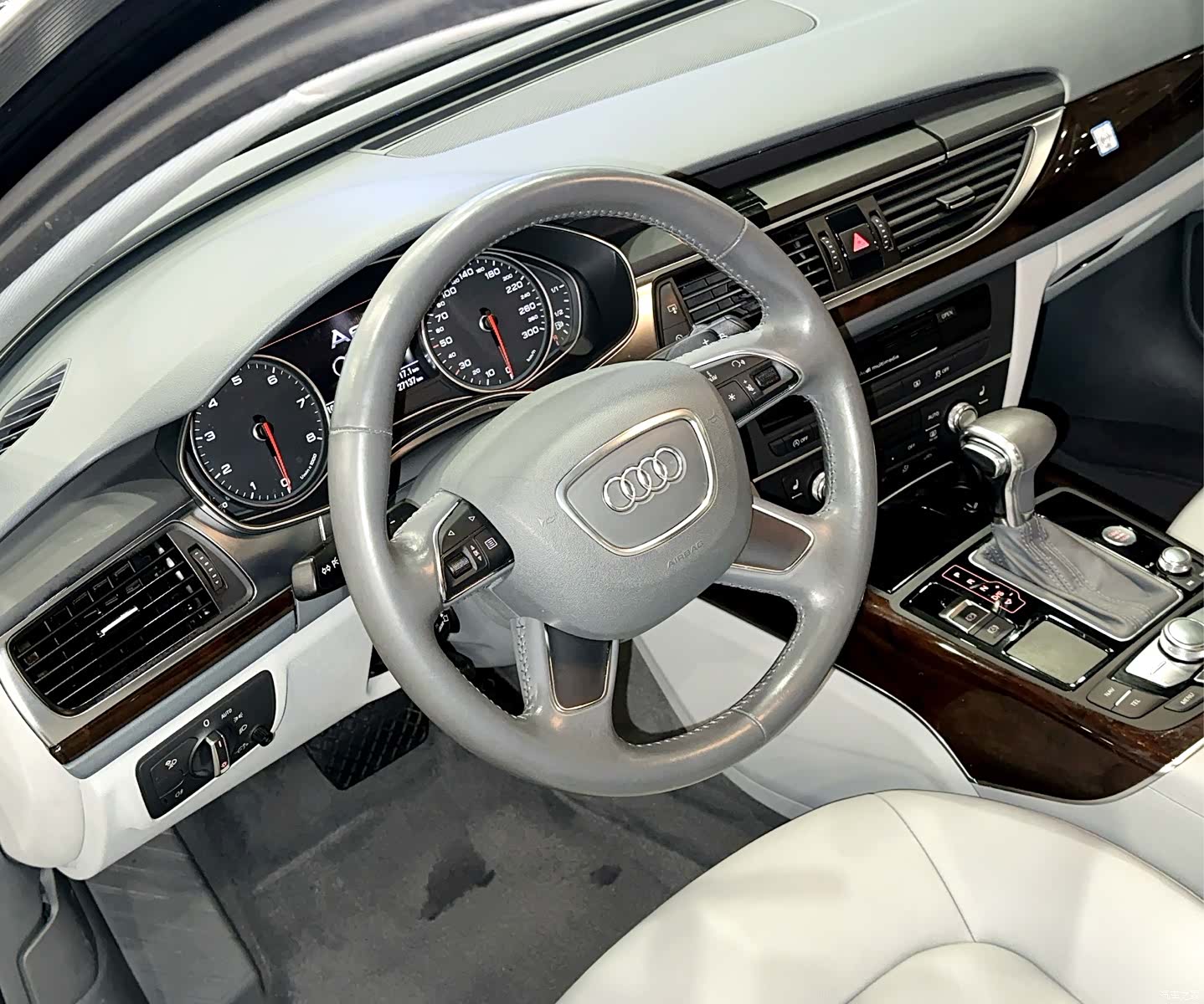 Audi A6L, 2012 10