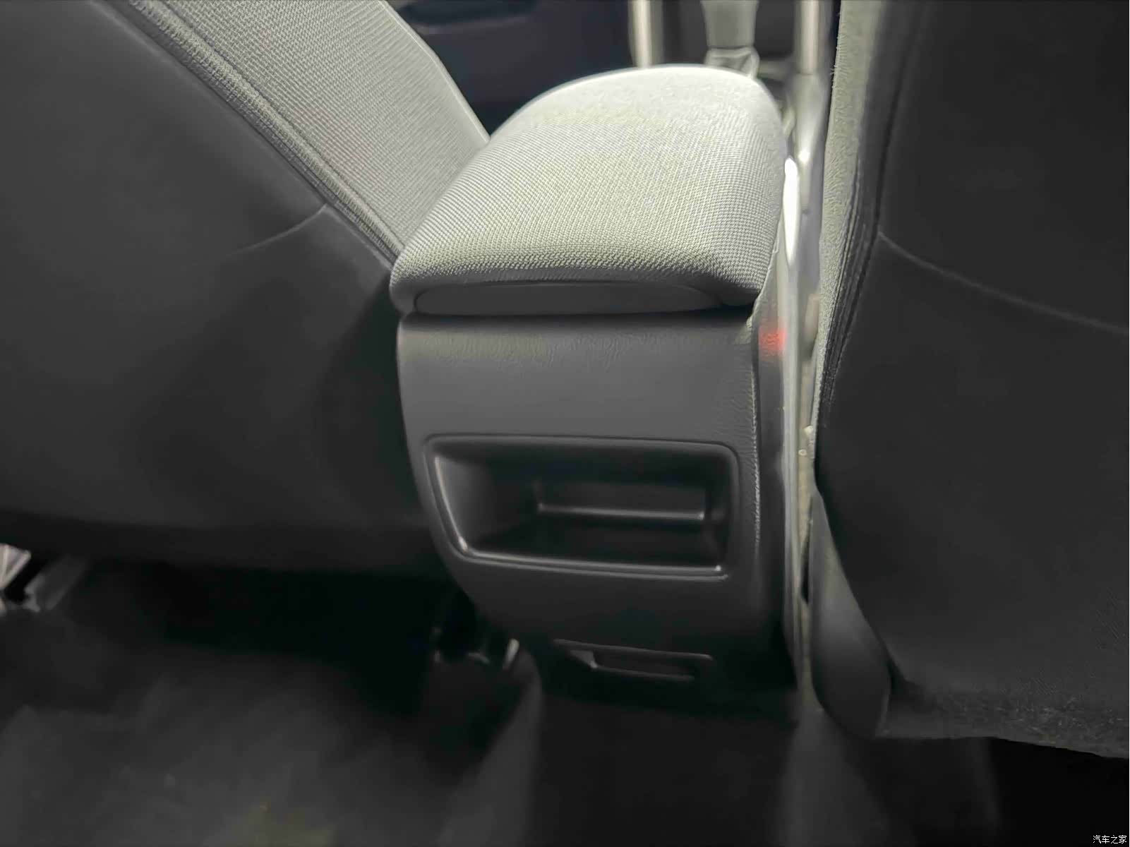 Toyota Frontlander, 2025 20