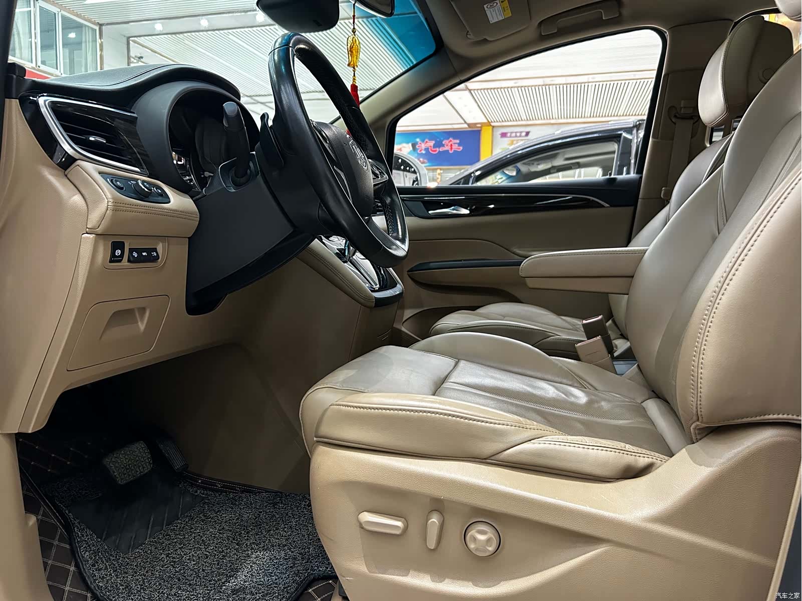 Buick GL8, 2017 3