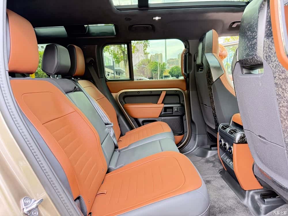 Land Rover Defender, 2026 22