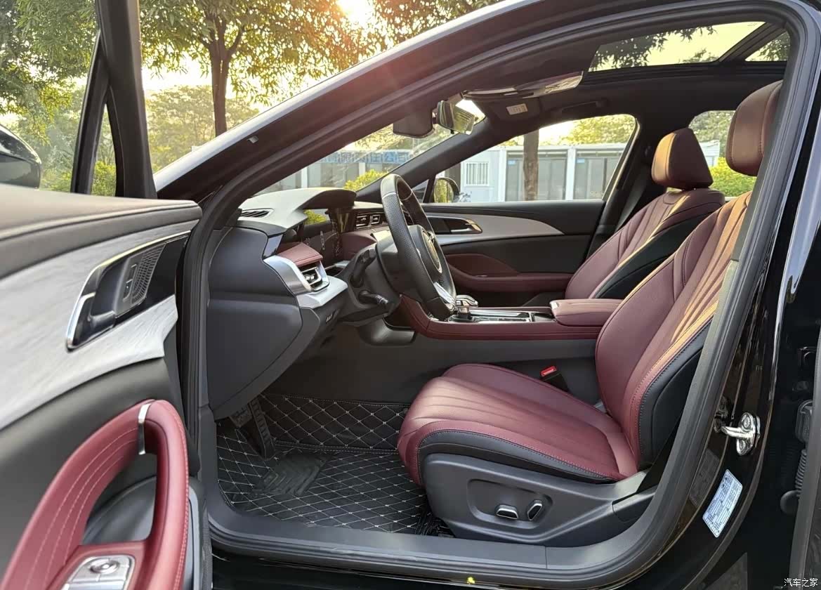 Hongqi H5, 2025 4