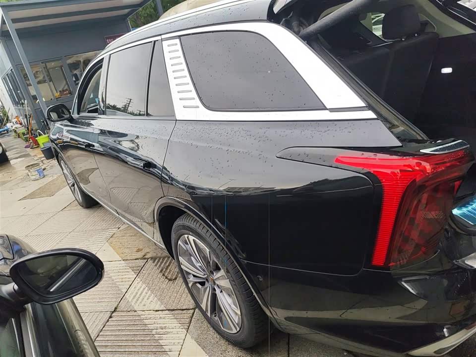 Hongqi E-HS9