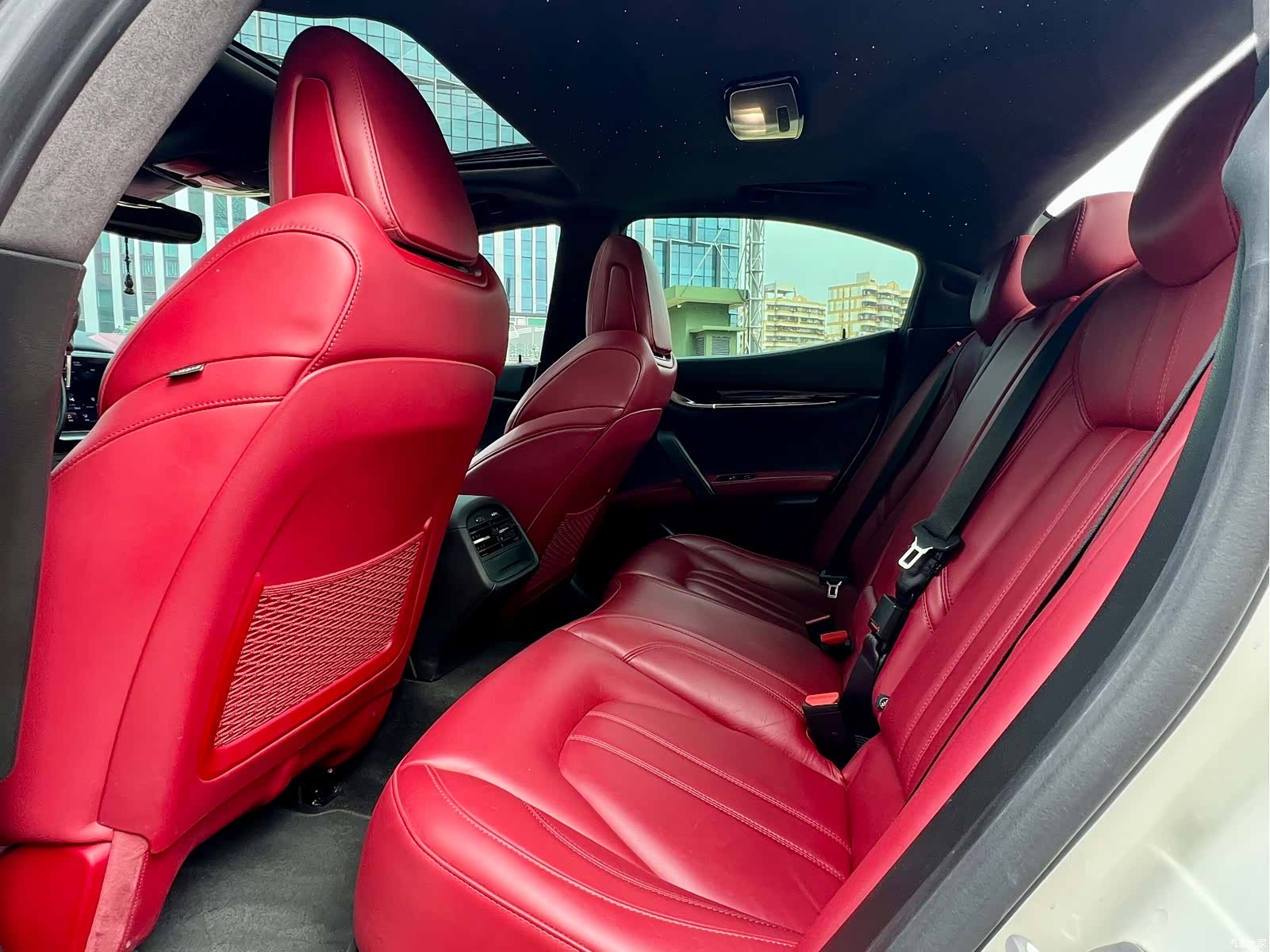 Maserati Ghibli, 2022 все фото