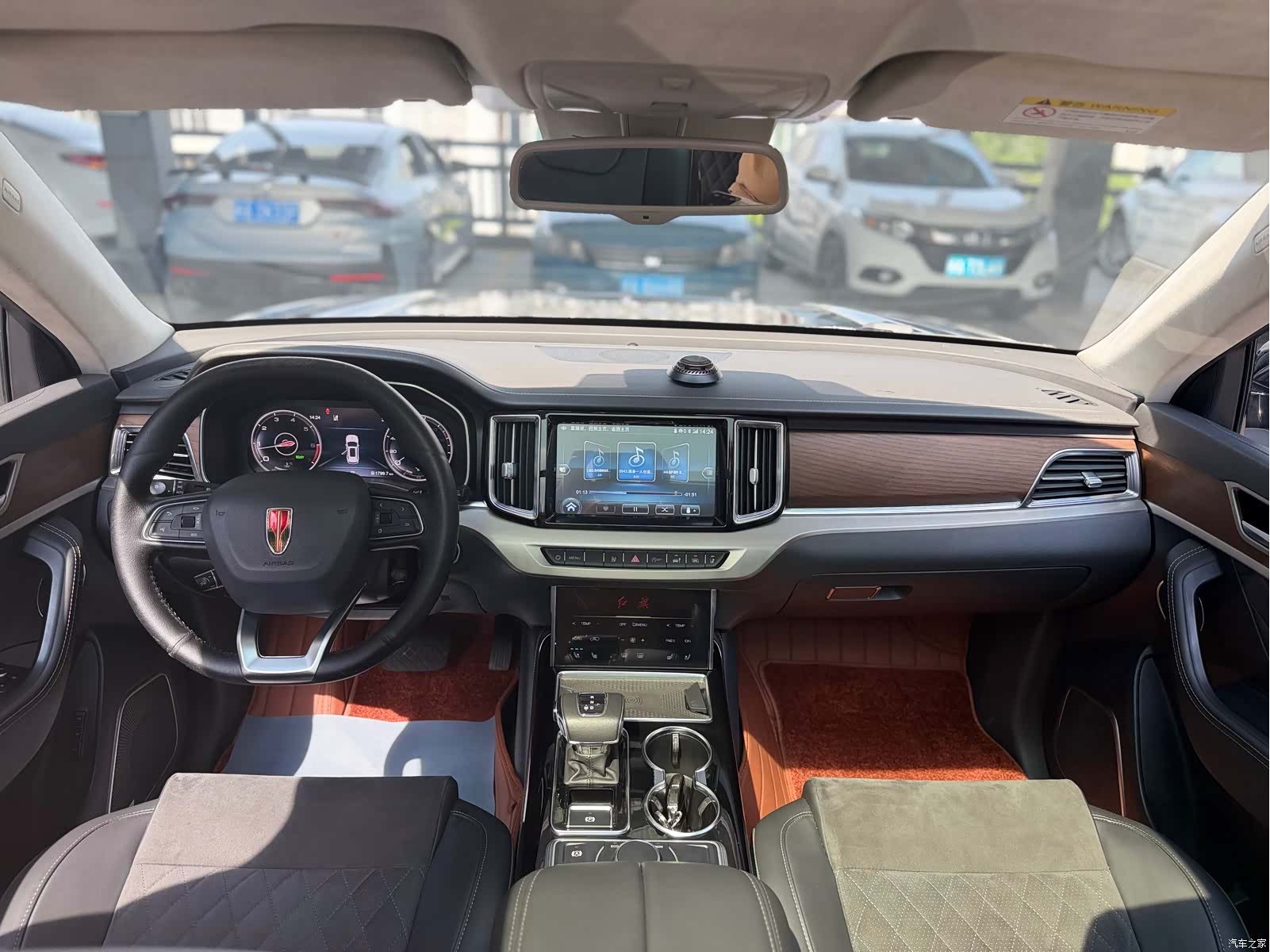 Hongqi HS7, 2021 10